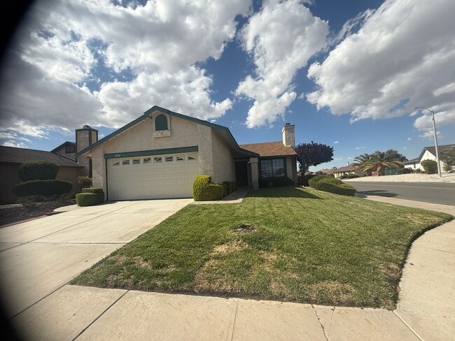 Building Photo - Victorville Home- Nice 2 Bedroom, 2 Bathro...