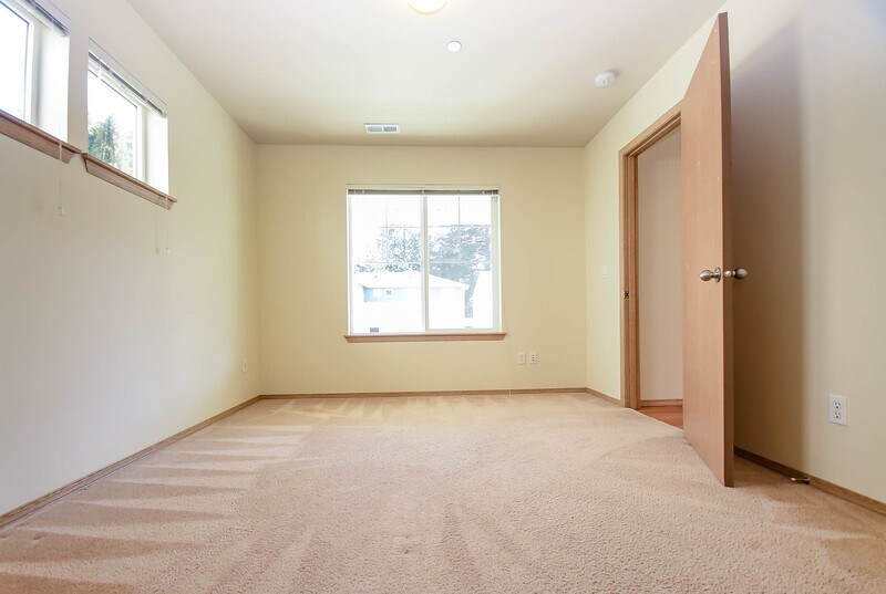 Building Photo - 1349 Burnside Pl