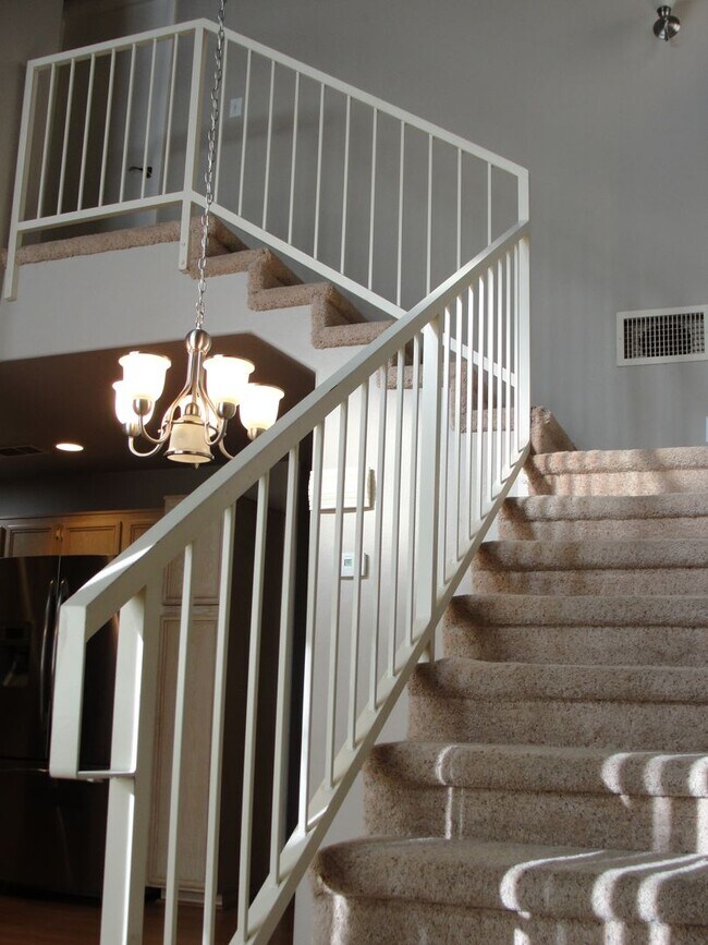 Building Photo - 5258 Steinbrenner Ln
