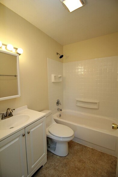 Building Photo - 706-706 N Watts St