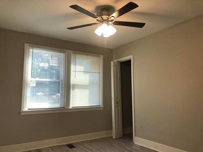 Building Photo - MOVE-IN READY!