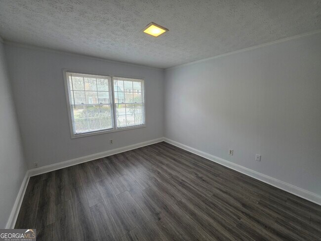 Building Photo - 405 Williamsburg Way