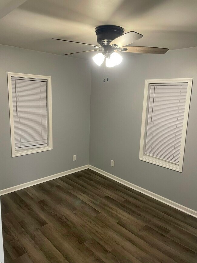 Building Photo - 1517 N Chester Ave