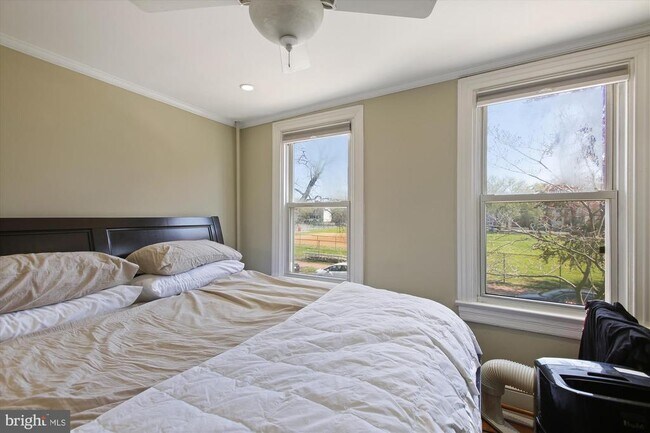 Building Photo - 763 10th St SE