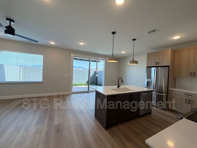 Building Photo - 577 E Hemsworth Ln