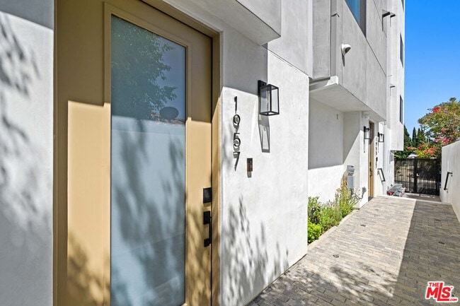 Building Photo - 1957 1/2 S Preuss Rd
