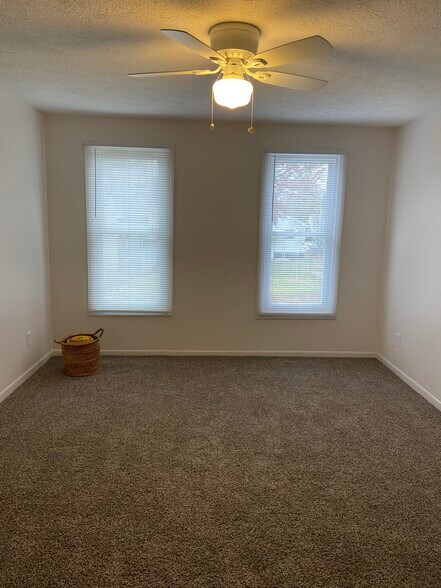 Building Photo - 1309 W Walnut St