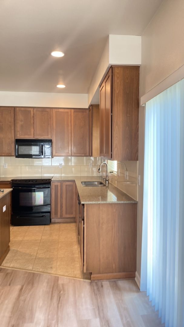 Building Photo - Liberty Lake Community-Rocky Hill 3 bedroo...