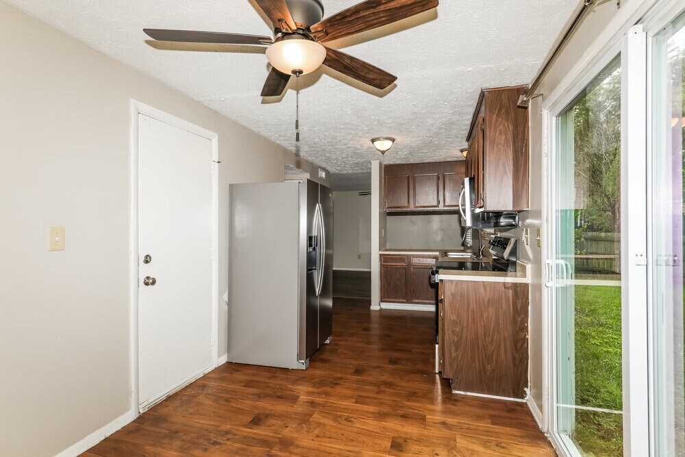 Building Photo - 822 Woodlark Dr