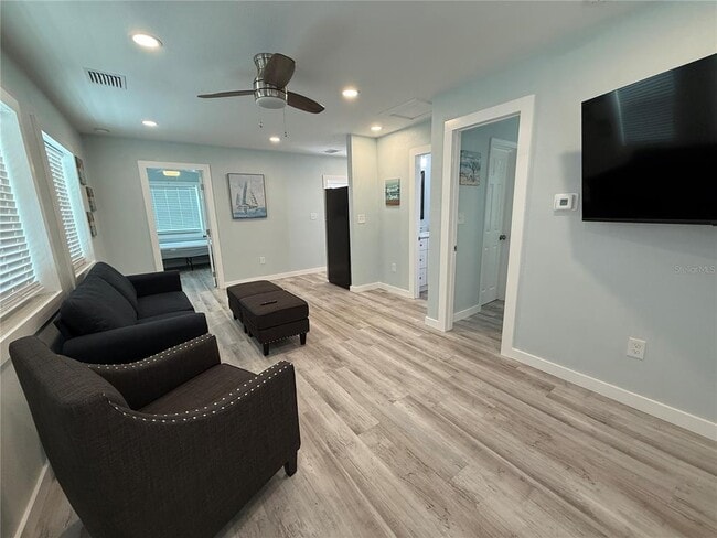 Building Photo - 8050 Bayshore Dr