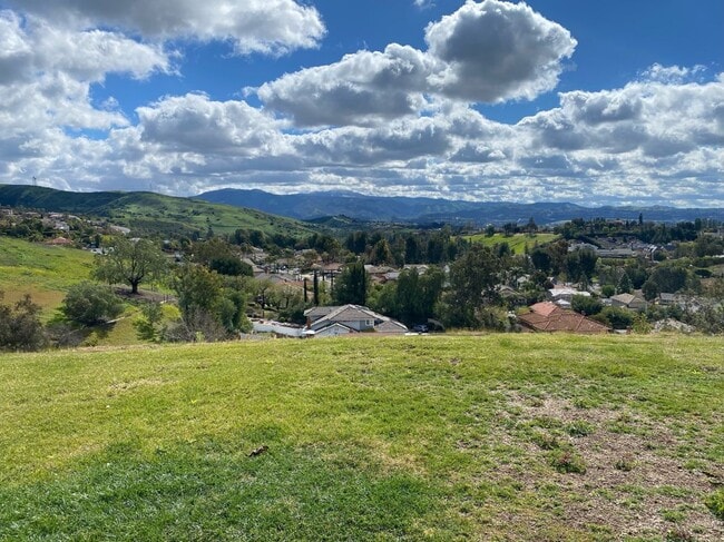 Building Photo - 3875 Ravenswood Dr