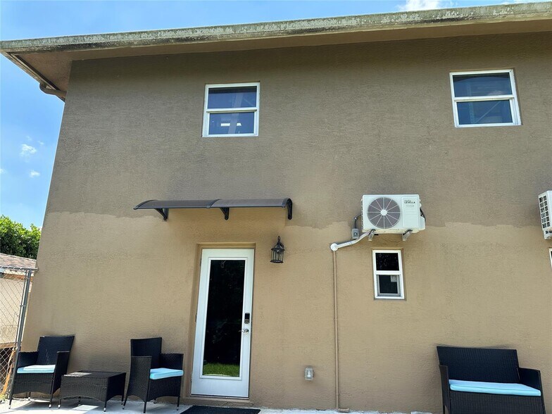 Building Photo - 1650 SW 117th Ave