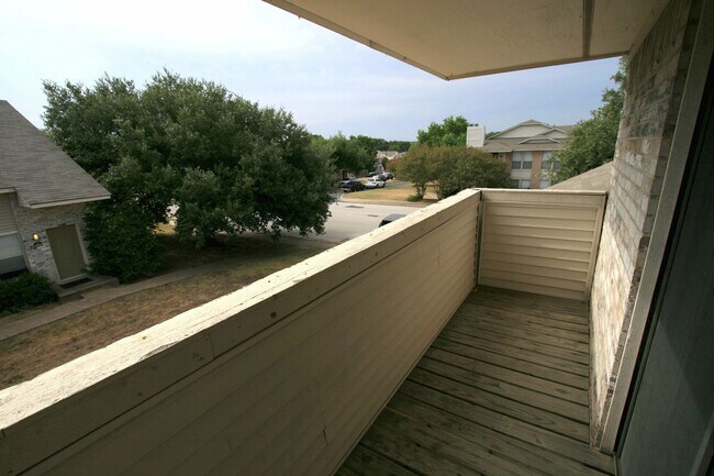 Building Photo - 1102 Spring Loop
