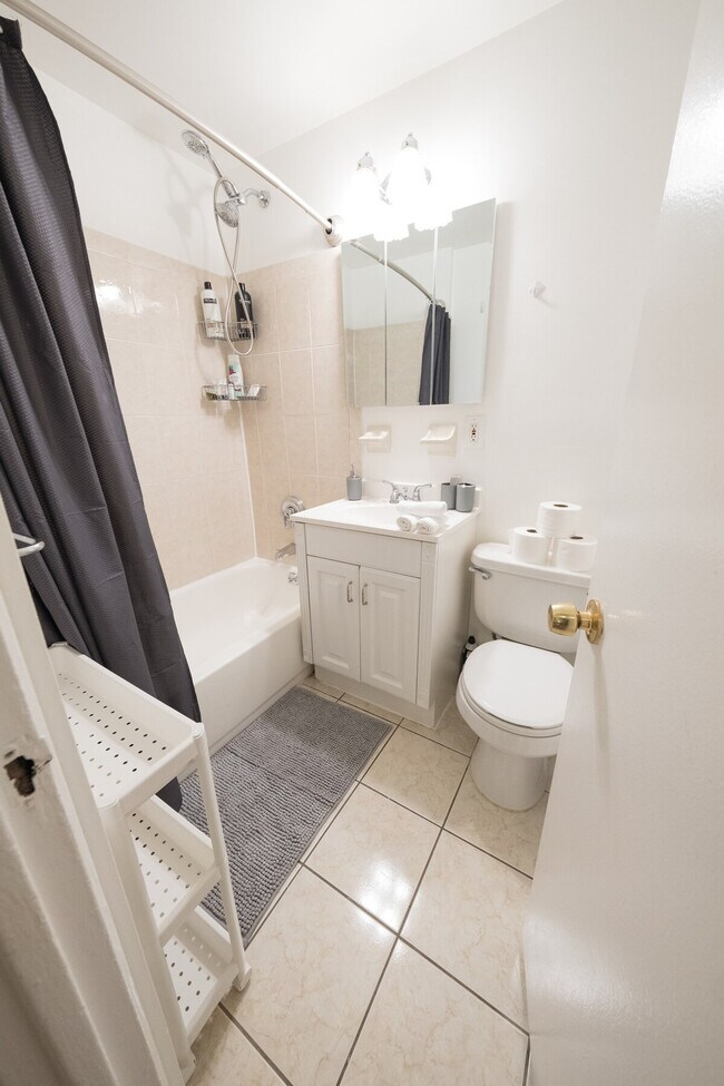 Building Photo - 346 E 76th St