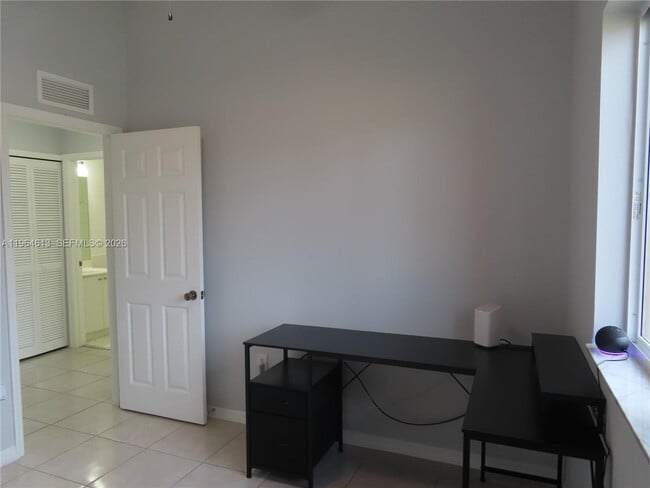 Building Photo - 3398 NE 9th Dr