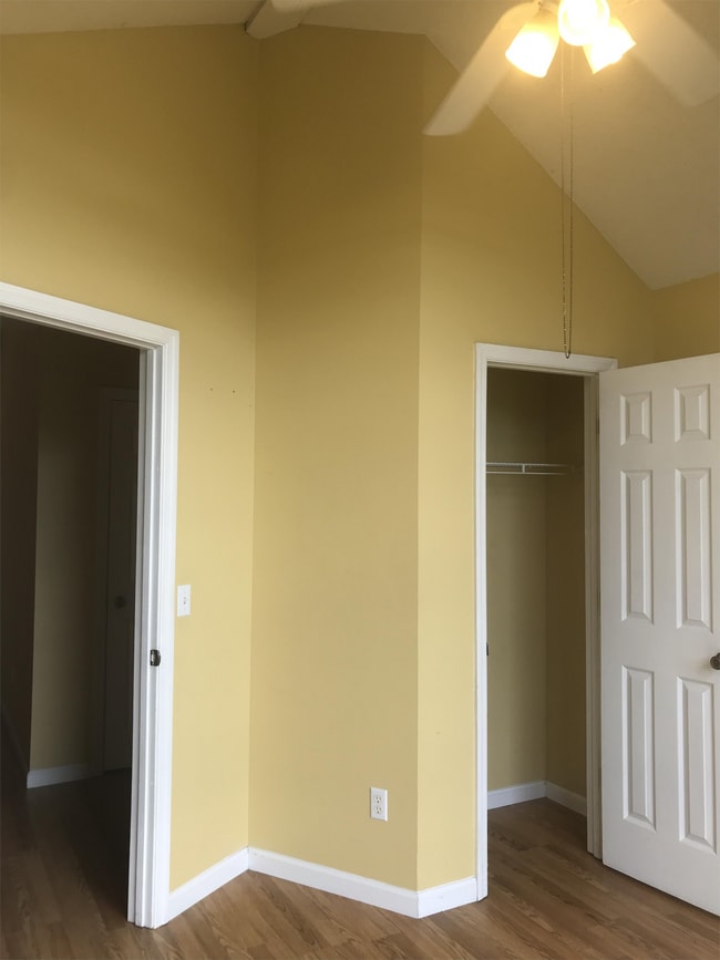 Building Photo - 886 Darrow Ln