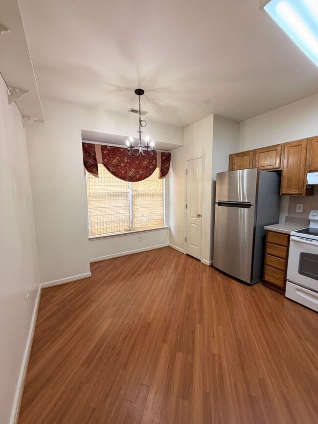 Building Photo - 606 Windbrook Cir