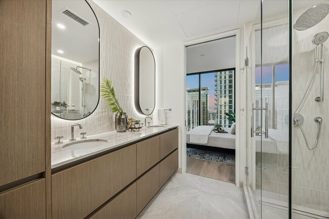 Building Photo - 610 Davis St