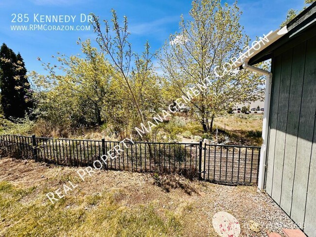 Building Photo - 285 Kennedy Dr