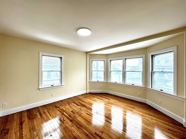 Building Photo - 98 Safford St