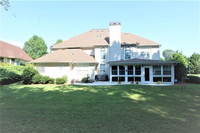 Building Photo - 1060 River Valley Dr
