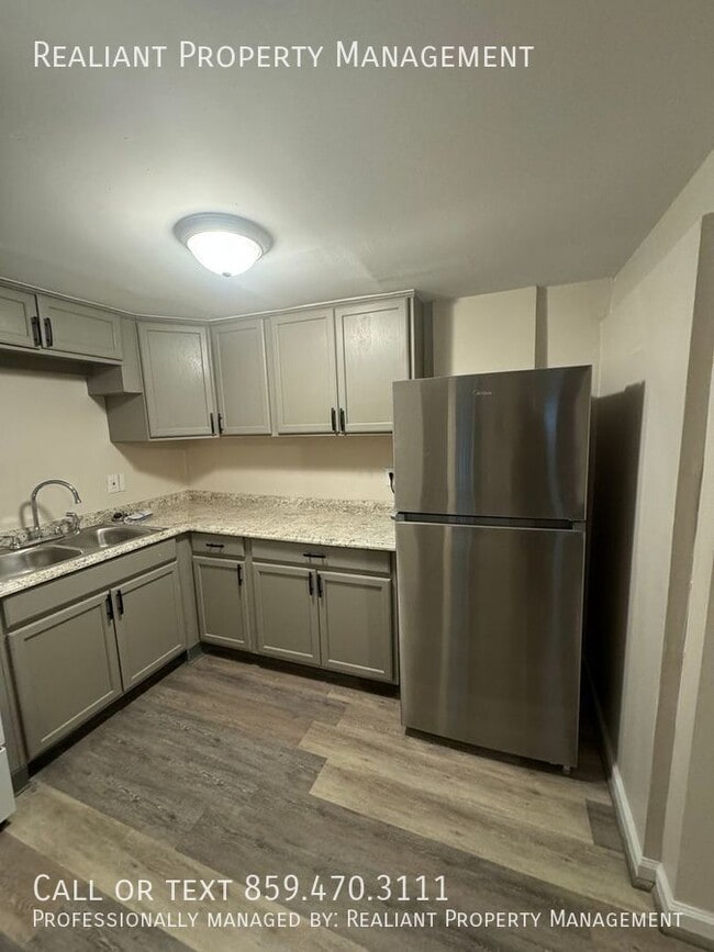 Building Photo - 209 Lakeshore Dr