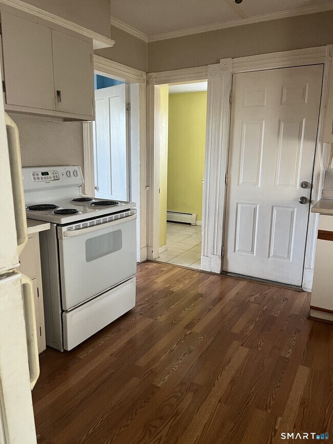 Building Photo - 128 S Whittlesey Ave