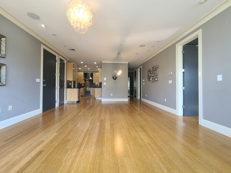 Building Photo - 354 Dorchester St