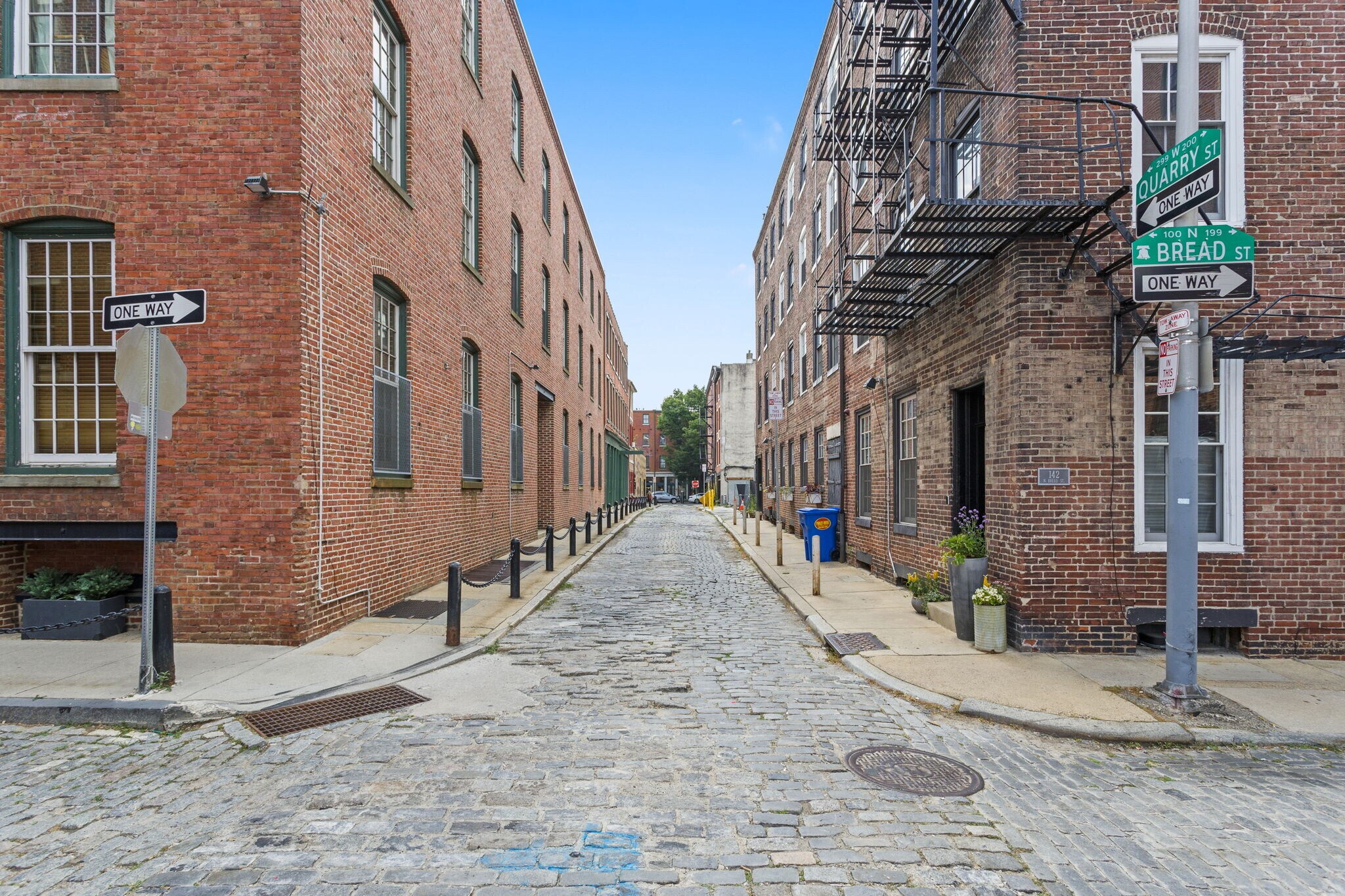 Building Photo - 142 N Bread St