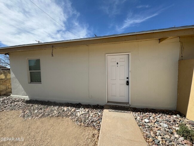 Building Photo - 10277 N Loop Dr