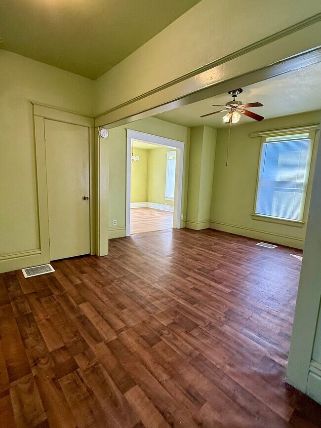 Building Photo - Single Family Home