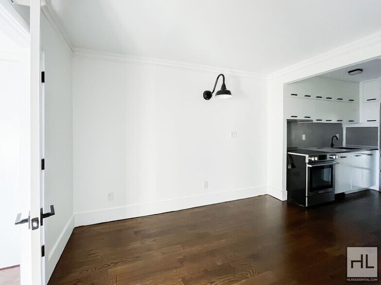 Building Photo - Carroll Gardens / 2-Bed 1-Bath / In-Unit Washer & Dryer