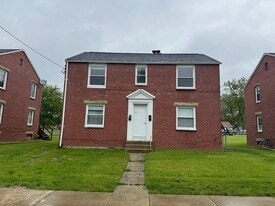 Building Photo - 430 1/2 Oak St