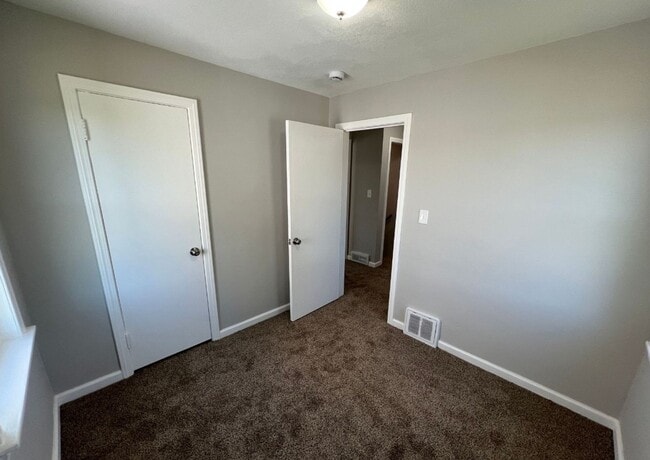 Building Photo - Modern 2-Bed, 1-Bath Duplex with Garage & Basement Storage