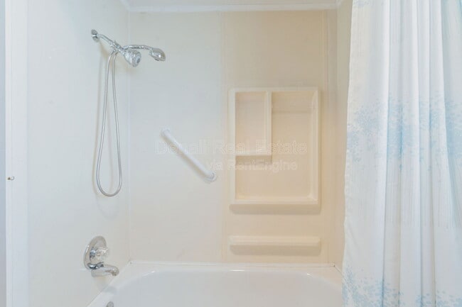 Building Photo - 10675 N Kilimanjaro Ave