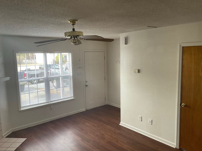 Building Photo - 980 W Pueblo Dr