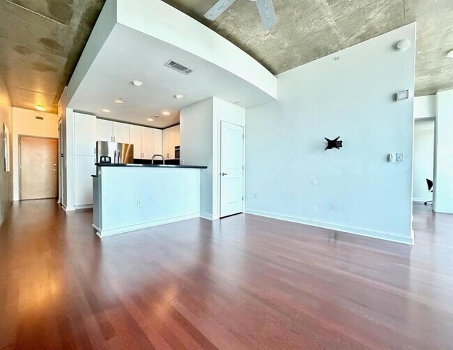 Building Photo - 360 Nueces St