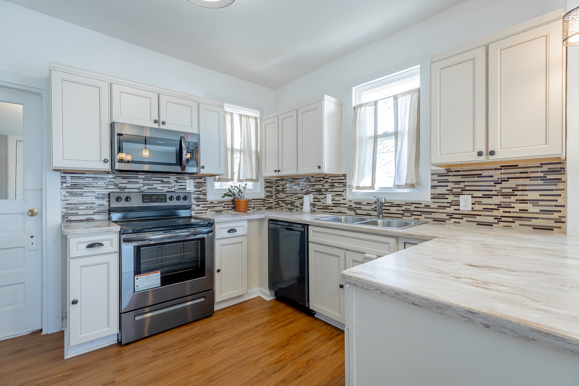 Building Photo - 2107 Oak St