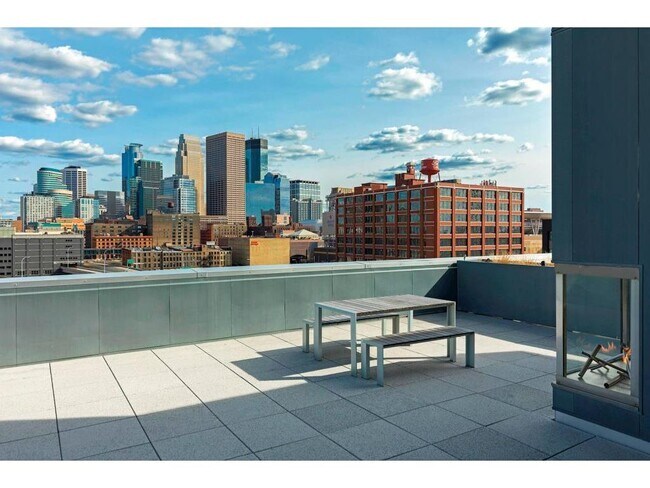 Building Photo - 345 6th Ave N