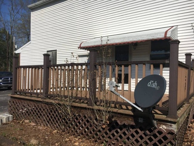 Building Photo - 589 Shelbourne Rd