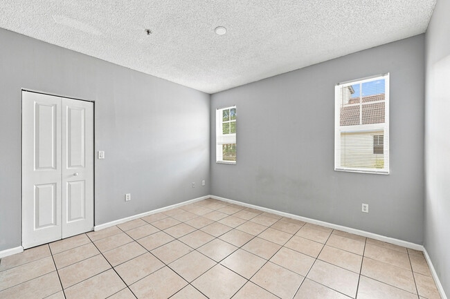 Building Photo - 5860 W Sample Rd