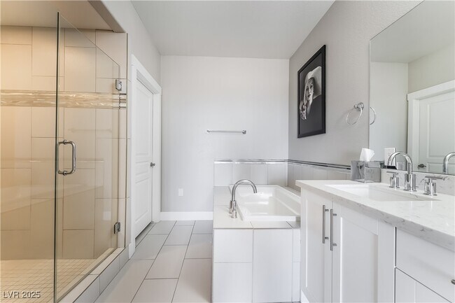 Building Photo - 2555 Hampton Rd