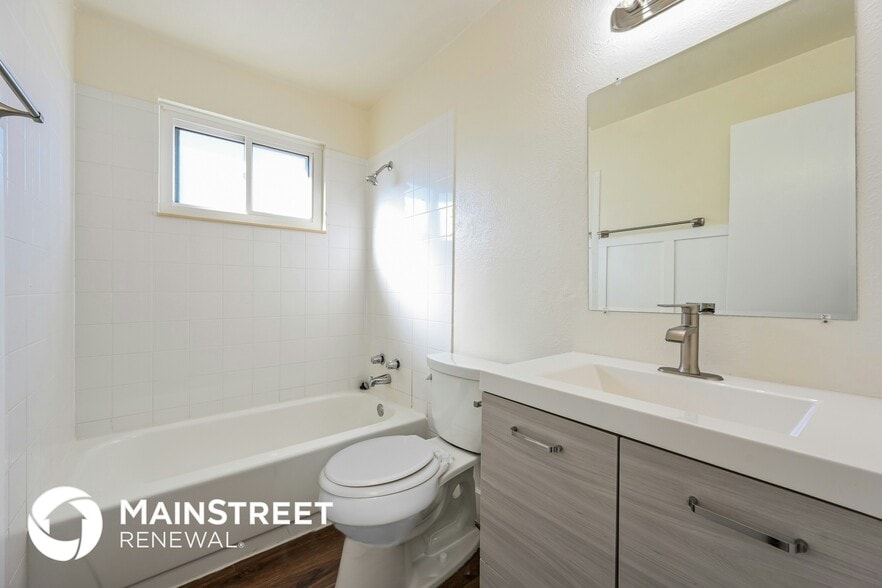 Building Photo - 17476 E Plateau Dr