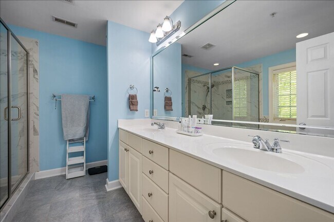 Building Photo - Townhouse in Lake Hogan Farms - 4 bedrooms - Amenities include community pool, tennis and playground