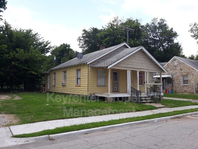 Building Photo - 1532 E 7th St