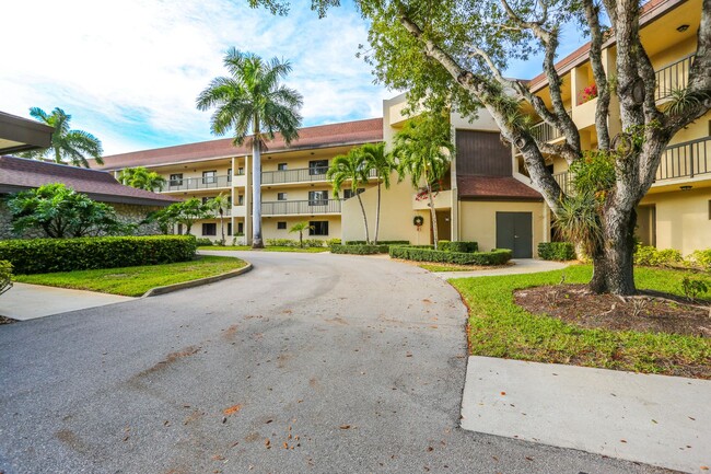 Building Photo - ** TIMBER CREEK AT LELY  ** 2 BED / 2 BATH...