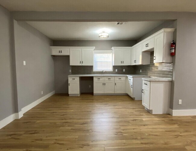 Building Photo - 2802 Palm St