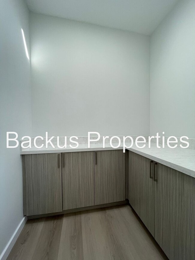 Building Photo - Wonderful three bedroom home with great views