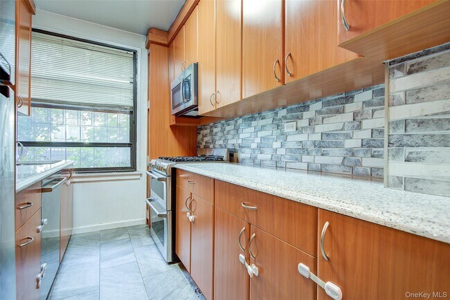 Building Photo - 98-10-9864 64th Ave