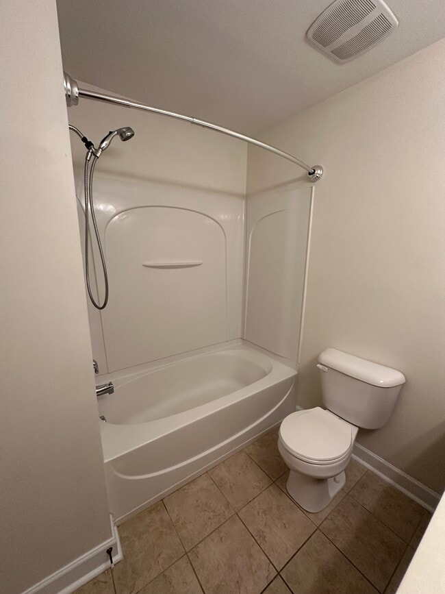 Full bath - 1215 Green Oaks Ln